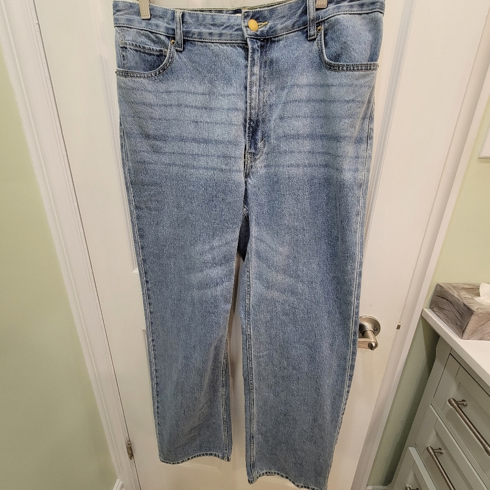 BNWOT H&M Regular Waist Straight Leg Jeans